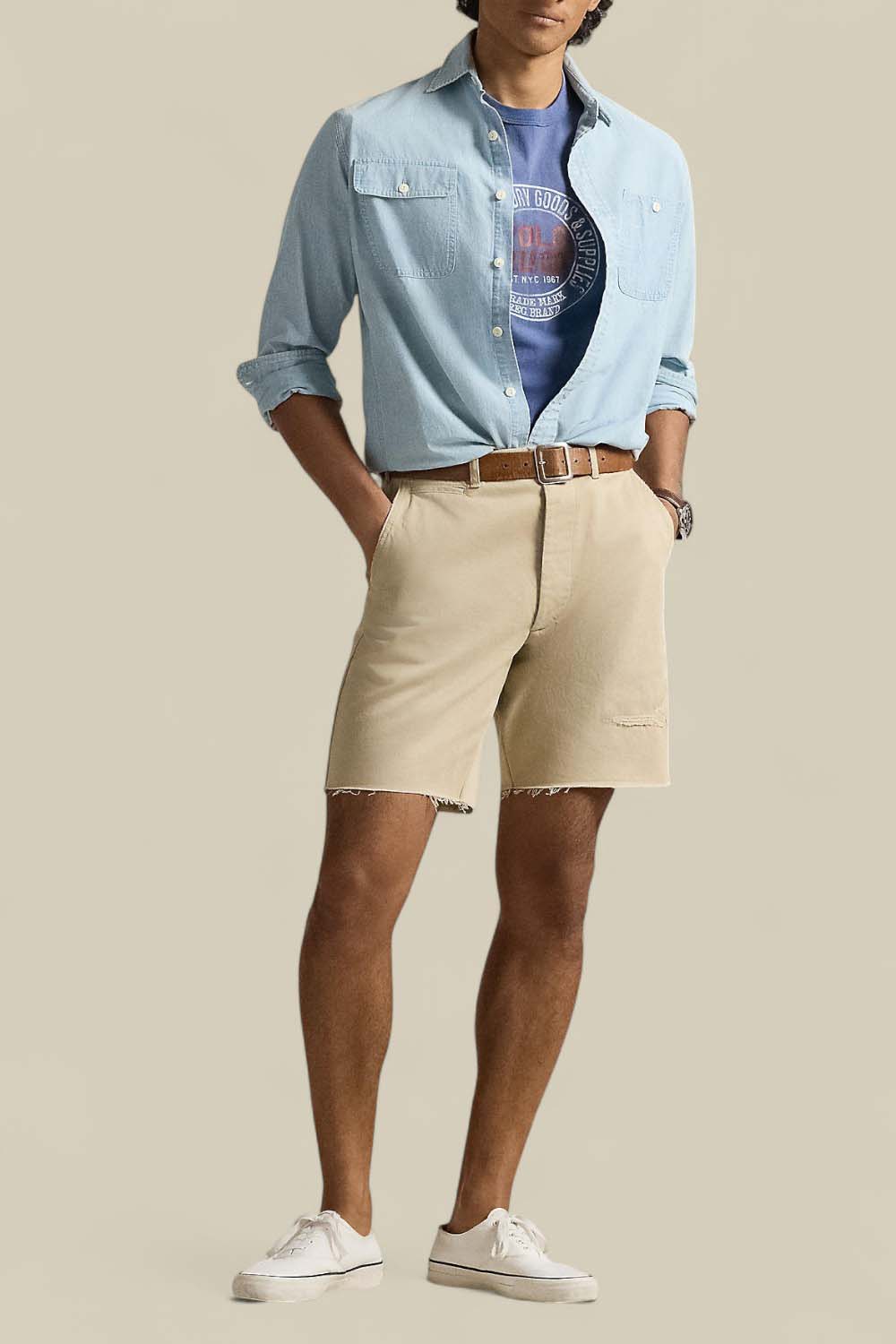 תמונת כל הלוק של חולצת טי